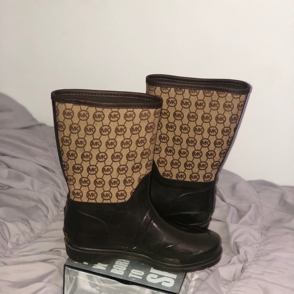 Michael Kors Rainboots (20% off) - Picture 4 of 7